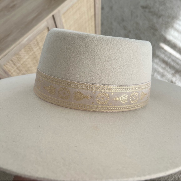 Lack of color juno hat